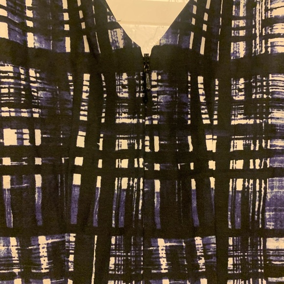 Size 2, abstract printed dress, Banana Republic - Picture 6 of 8